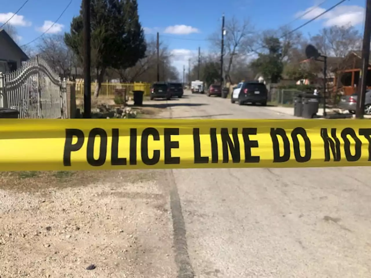 Man finds brother, woman dead in home on West Side, SAPD chief says