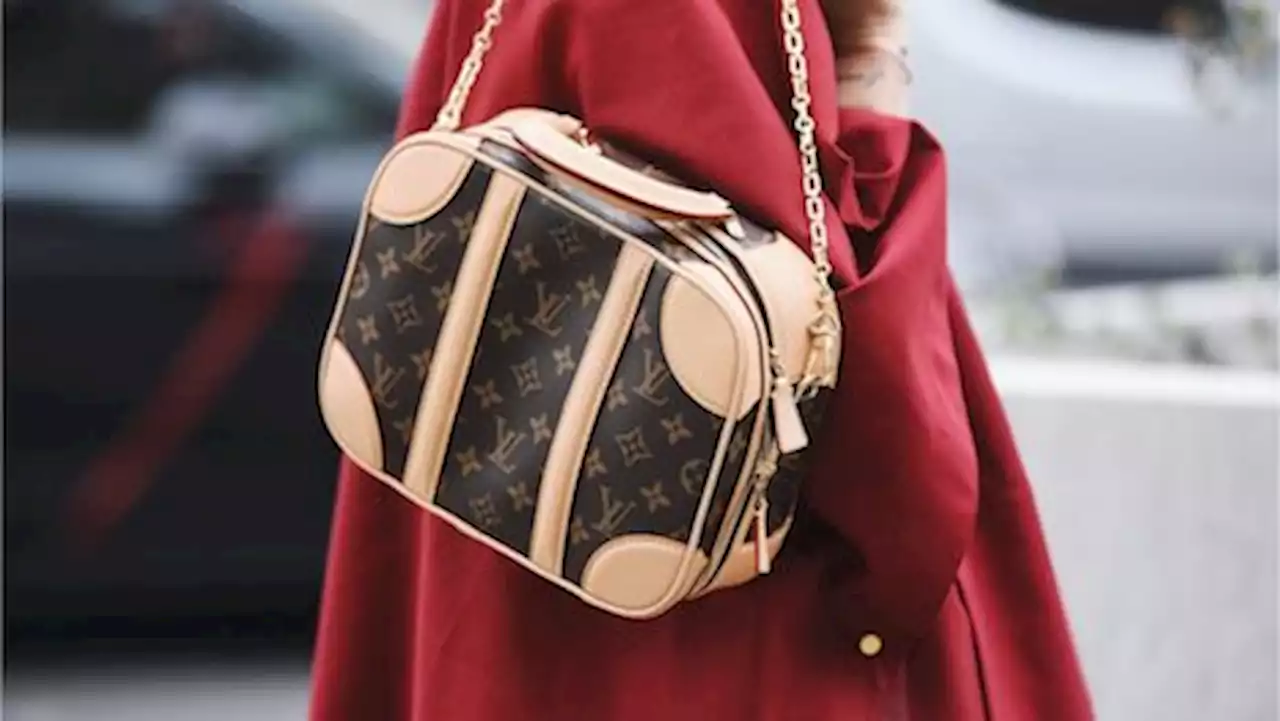 Chinese shoppers line up for Louis Vuitton after price hike