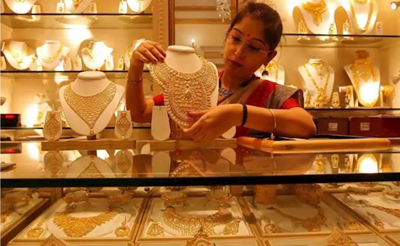 Gold Price Today : खरीद सकते हैं 50,000 से सस्ता सोना, गिर गए हैं दाम; ये हैं सोने-चांदी के ताजा भाव