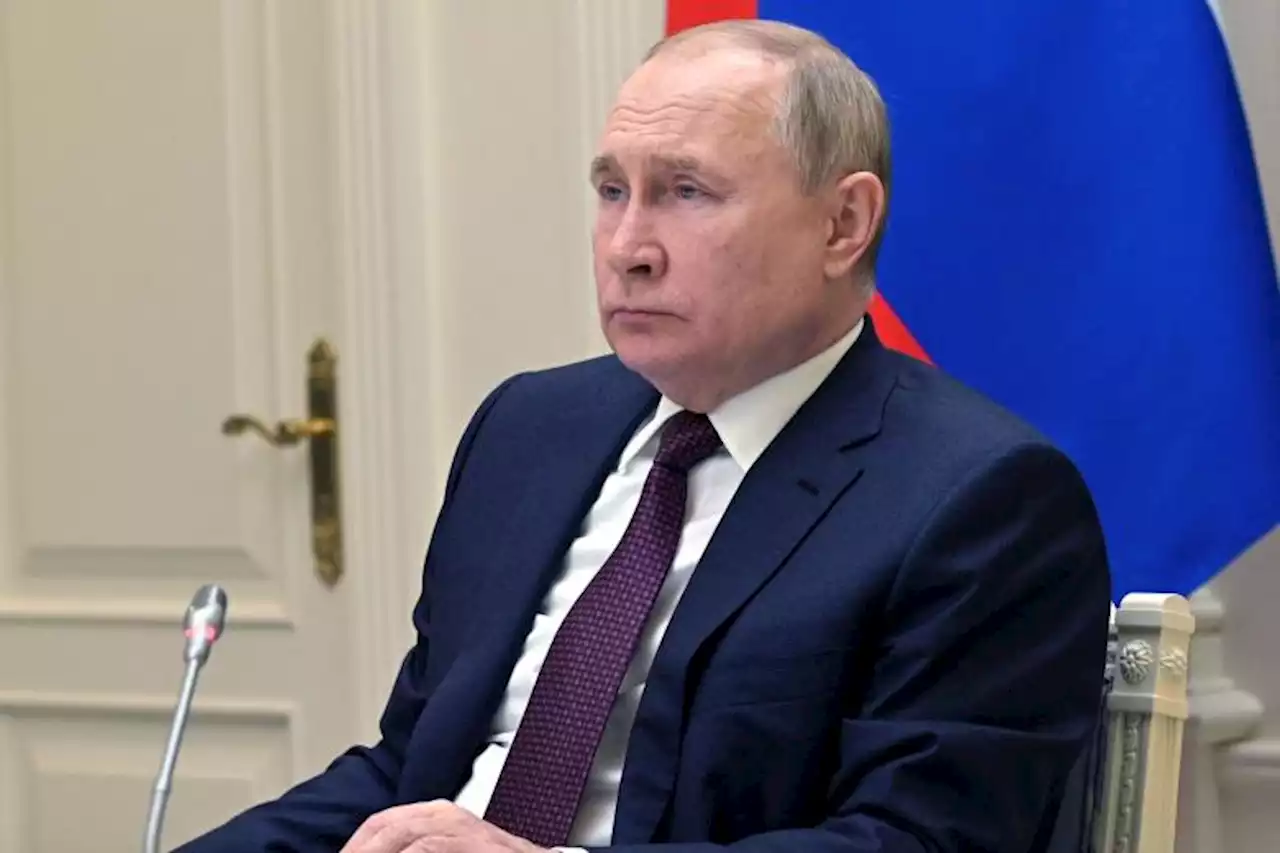Putin accuses West of threatening Russia, considering Ukraine separatists' independence request