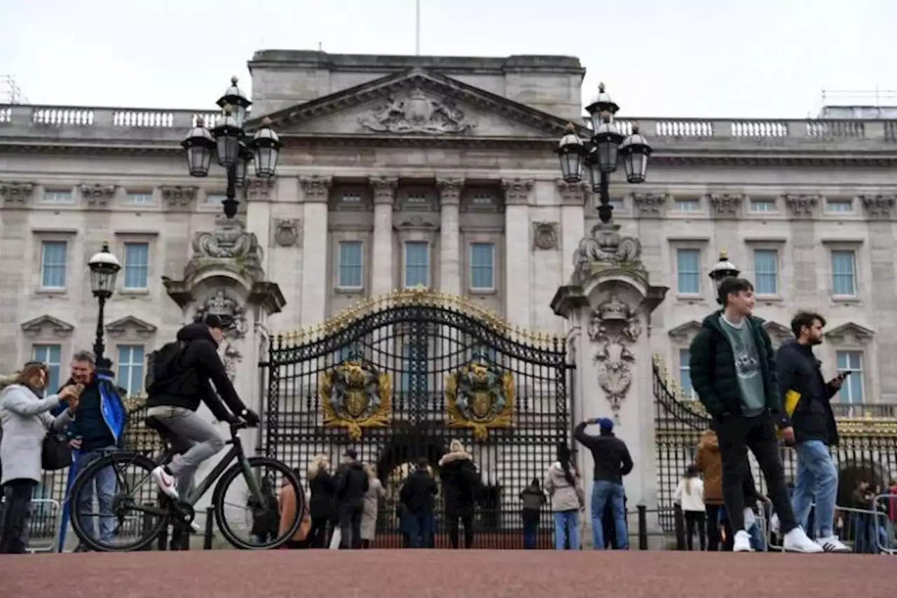 UK to end legal self-isolation for people with Covid-19 from Feb 24