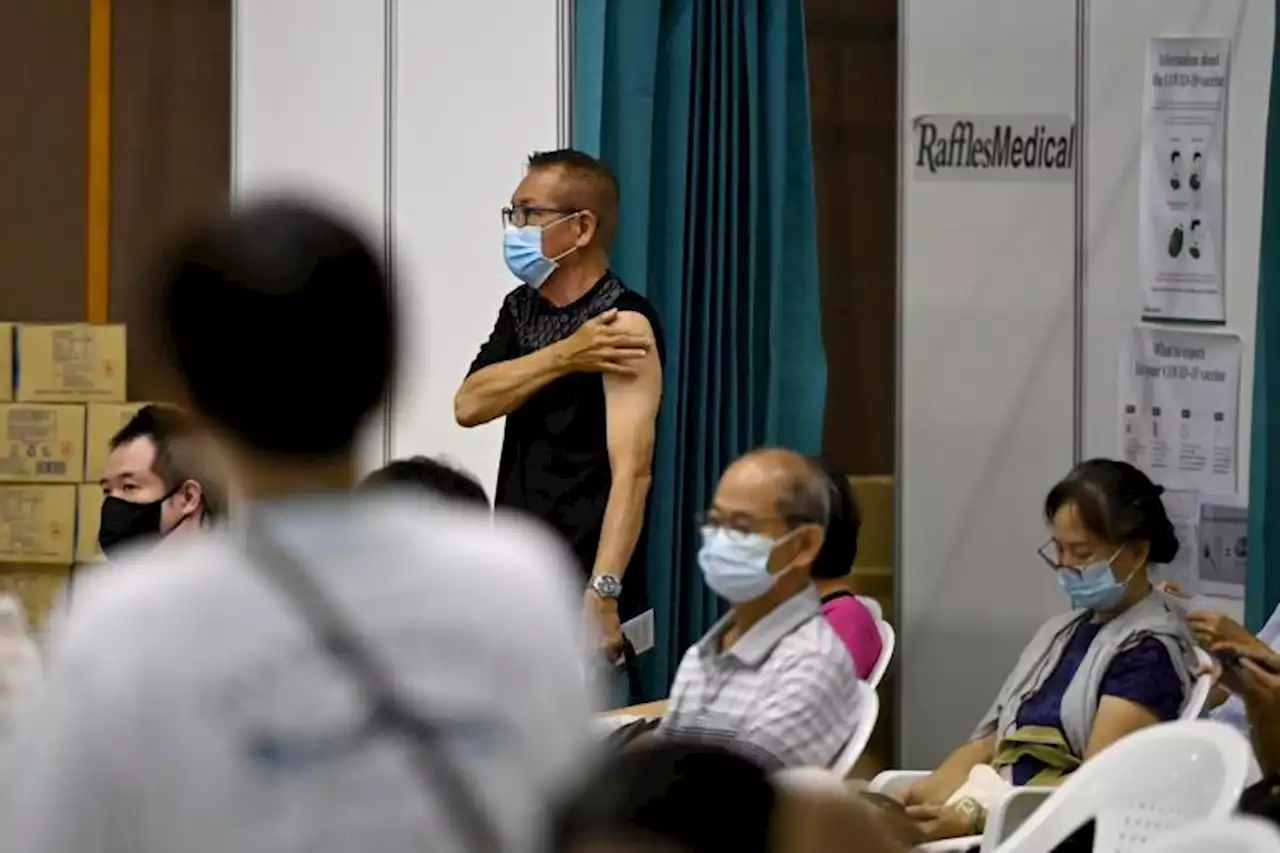 askST: Can vaccination reduce symptoms of long Covid-19?