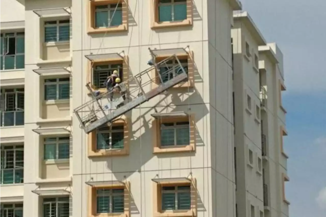 Painters saved by Punggol residents after gondola cable snaps while 16 floors high