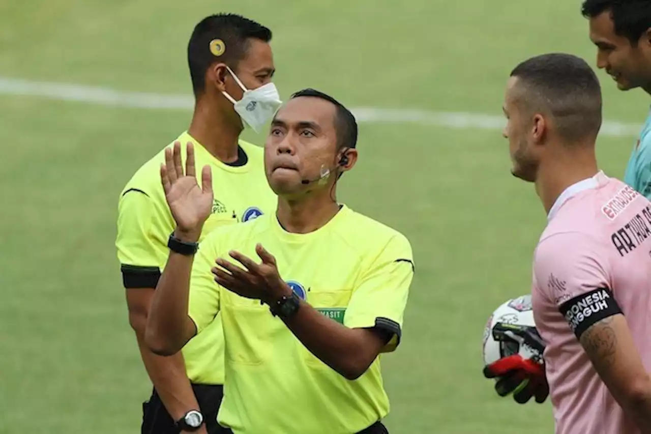 PSSI: Ada Sanksi Tegas bagi Wasit yang Buat Kesalahan Fatal - Bola.net