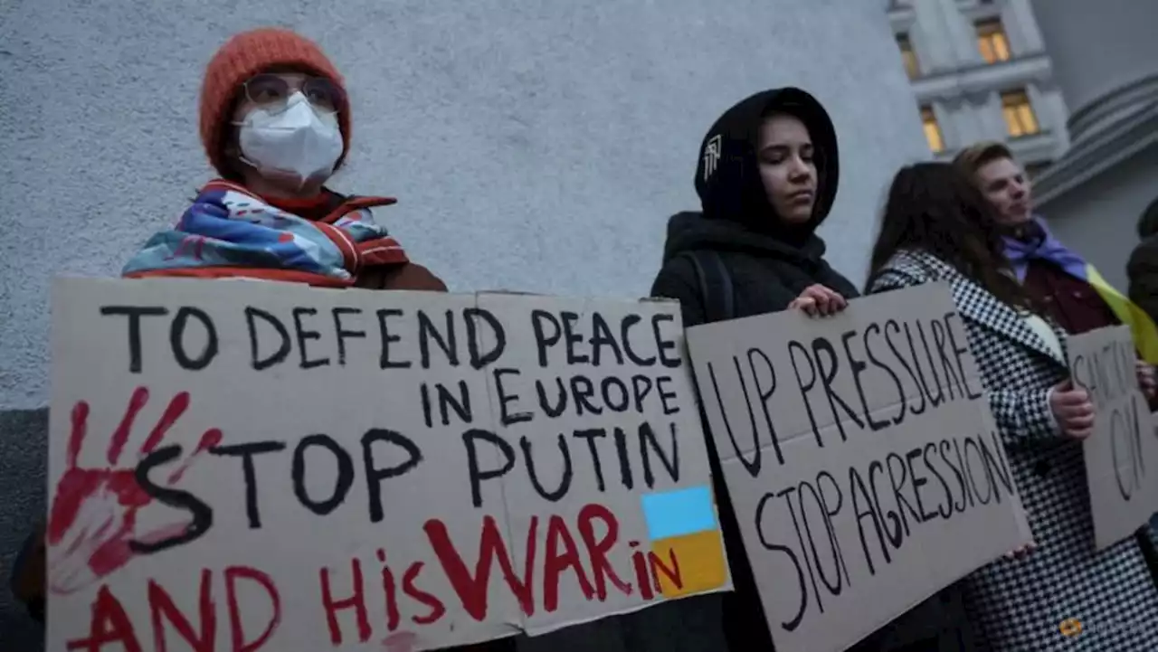 EU agrees sanctions 'to hurt Russia' over Ukraine crisis