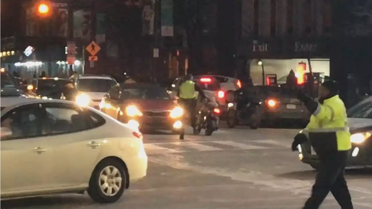 Dirt bikes lead police on chase through downtown Cleveland before NBA All-Star Game (video)