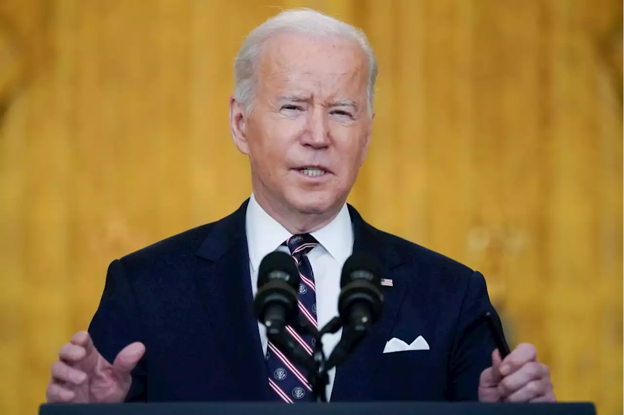 Biden announces sanctions against Russian oligarchs, banks