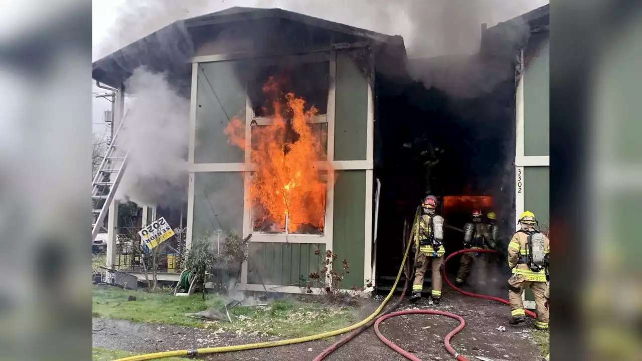 13 people displaced in Tacoma apartment fire