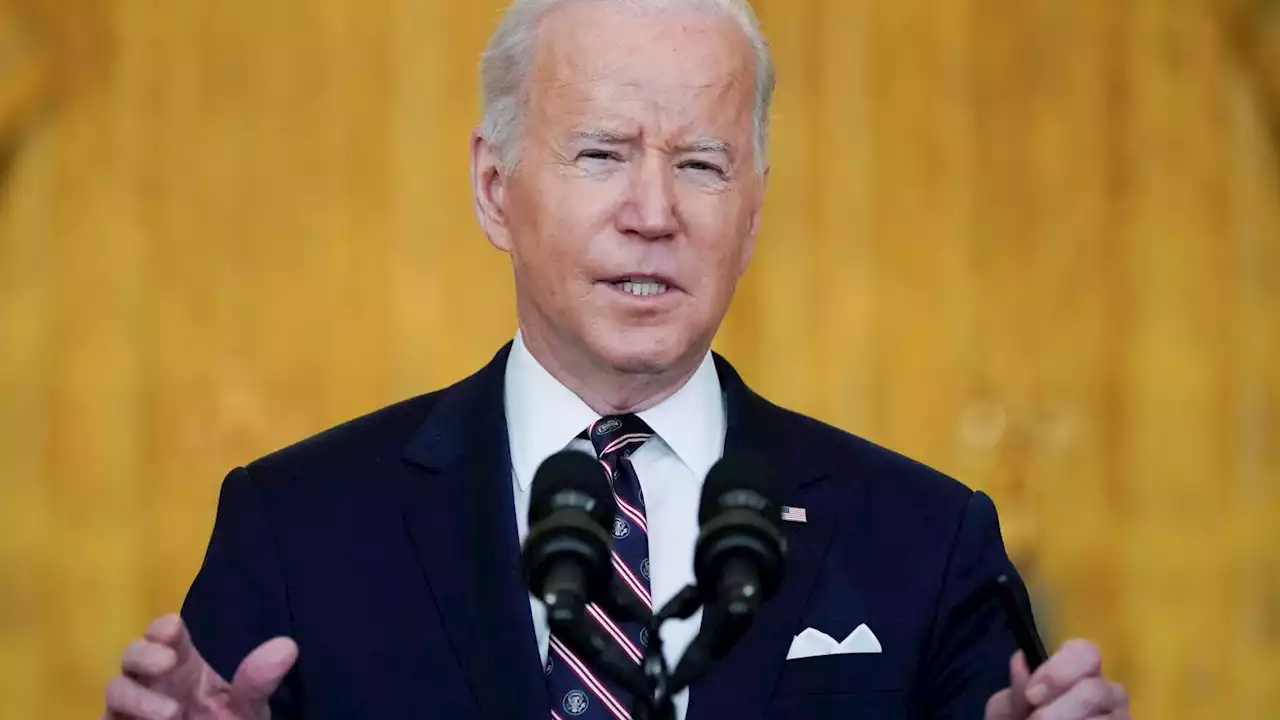 Biden announces sanctions against Russian oligarchs, banks