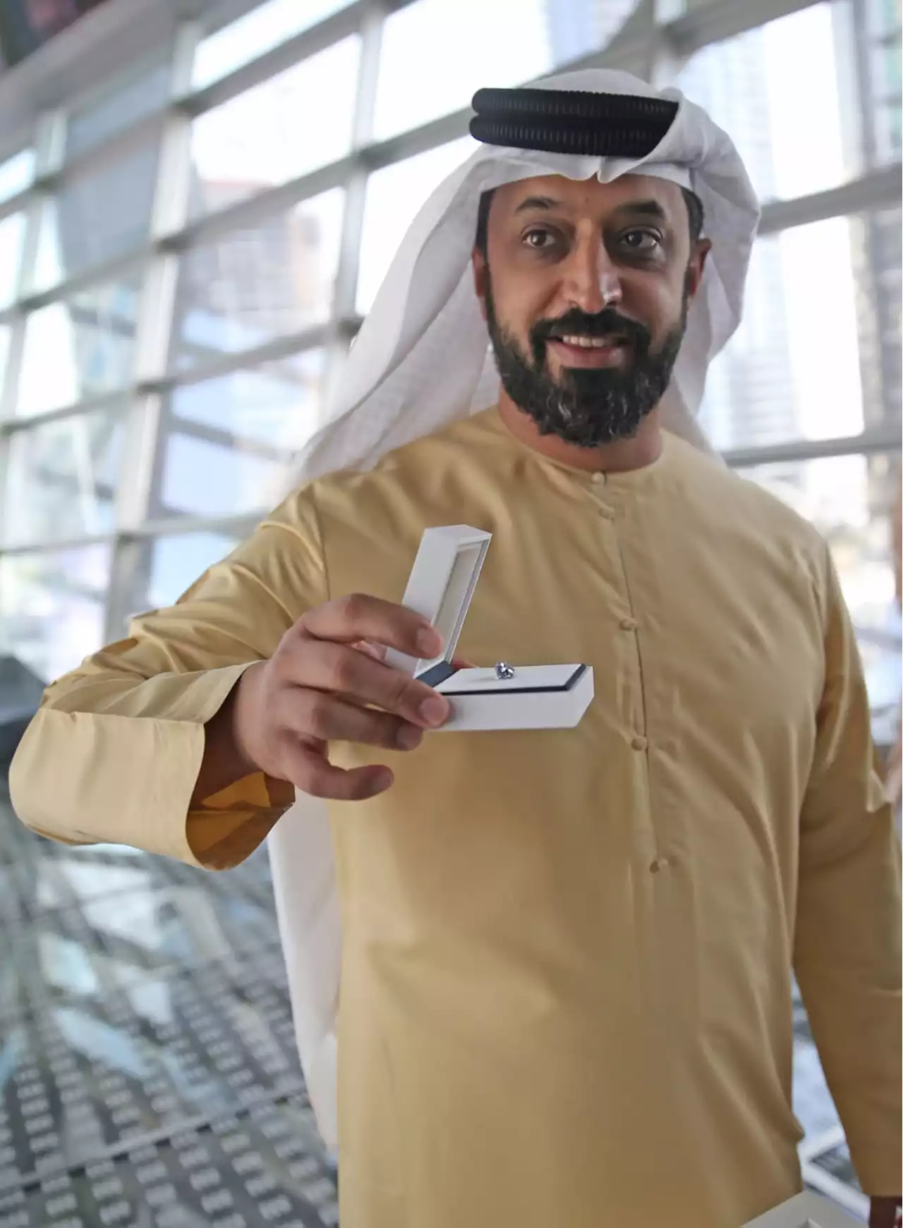 دبي تشهد عرض أكبر ماسة زرقاء بقيمة 176 مليون درهم