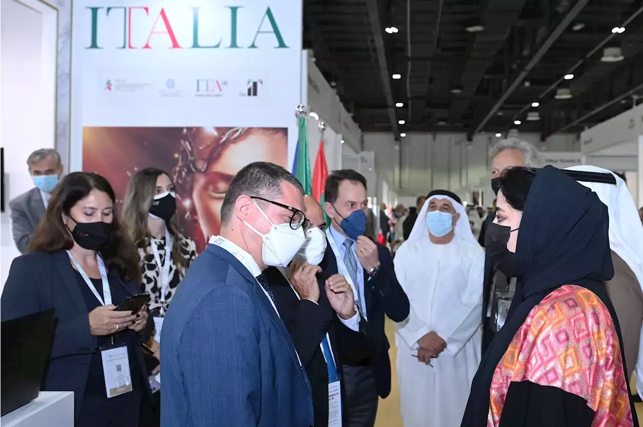 منى المرّي تفتتح الدورة الأولى من 'معرض دبي للمجوهرات والأحجار الكريمة والتكنولوجيا'