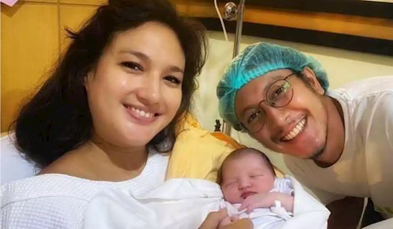 Nadine Chandrawinata dan Dimas Anggara Dikaruniai Anak Pertama