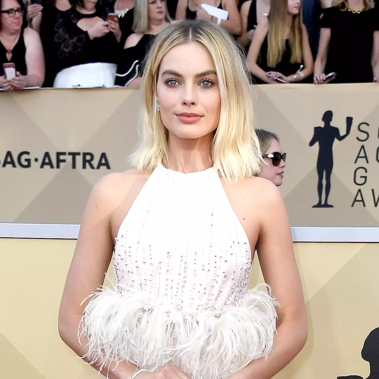 Halle Berry to Margot Robbie, These Are the Best SAG Awards Red Carpet Looks of All-Time - E! Online