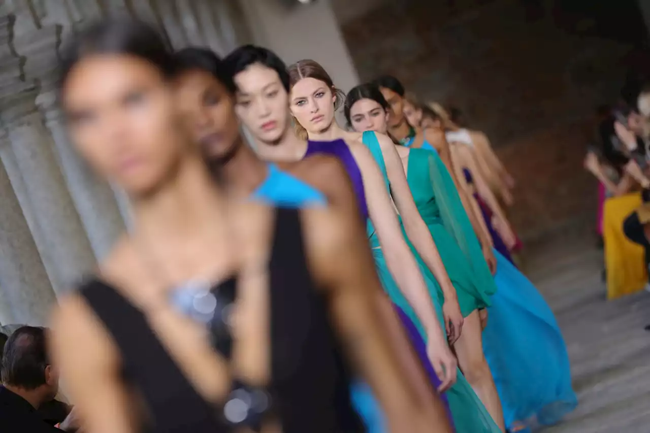 Watch the Alberta Ferretti Runway Show Live