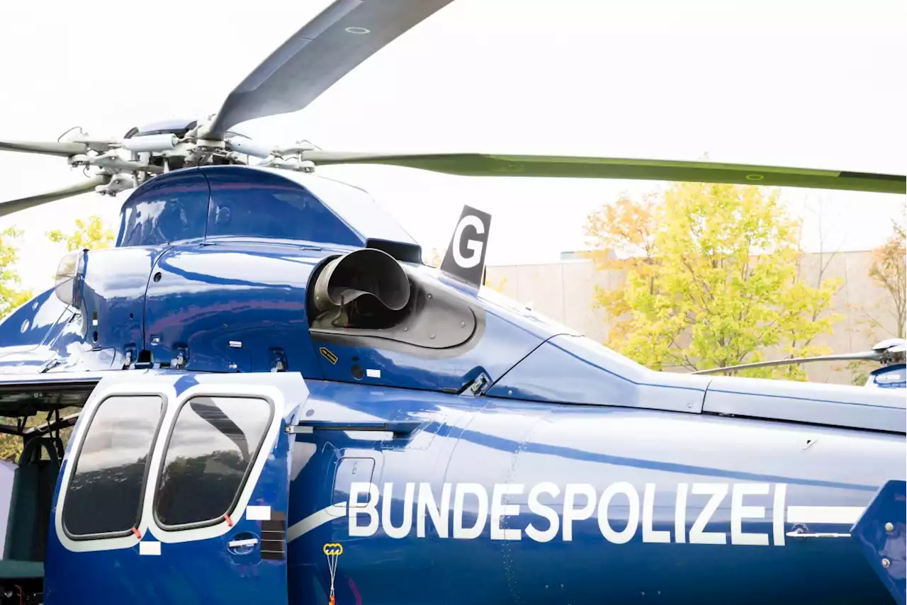 Polizeihubschrauber: Geschwindigkeitsmessung und Objekterkennung mit KI