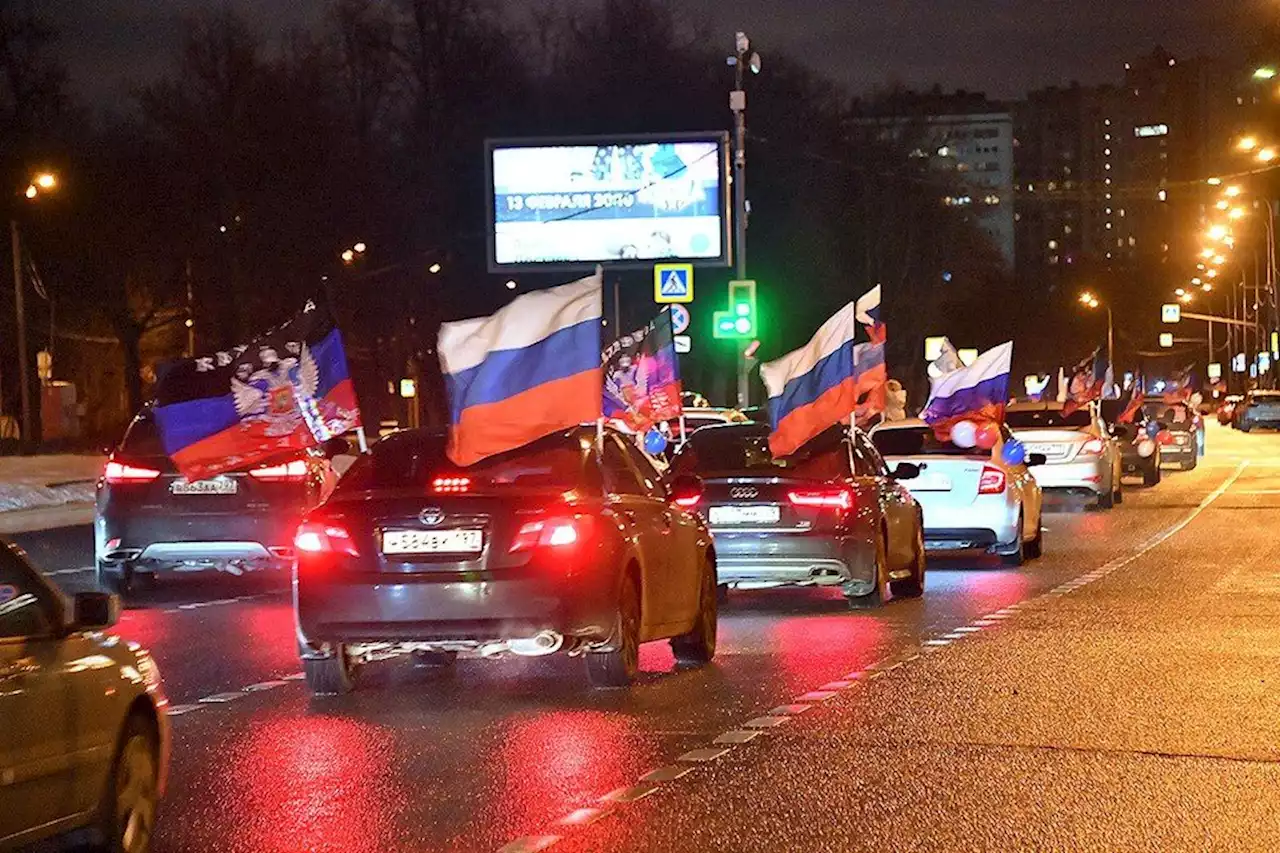 'Своих не бросаем': в Москве прошел ночной автопробег в поддержку ДНР и ЛНР