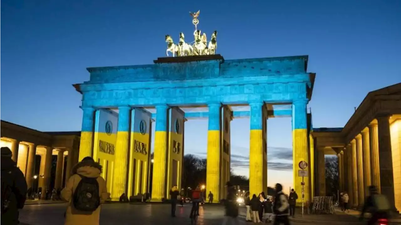 Solidarität mit der Ukraine: Brandenburger Tor angestrahlt