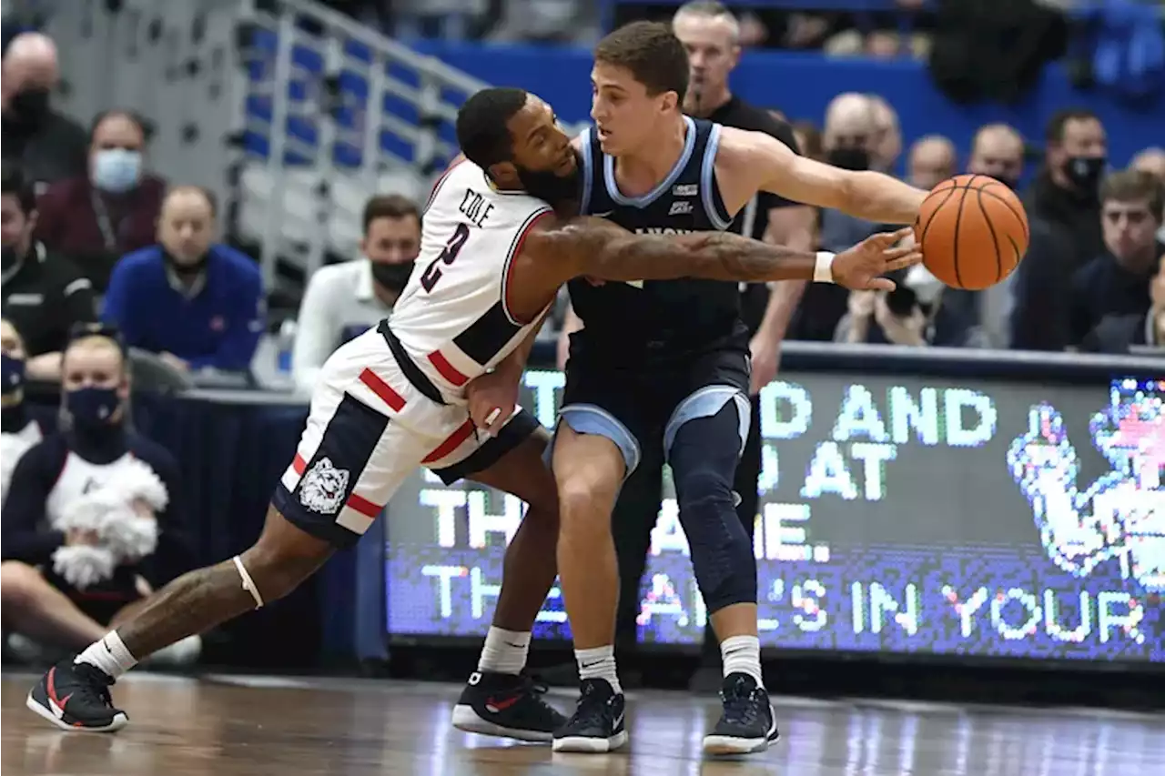 In a Big East classic, UConn rallies past Villanova, 71-69