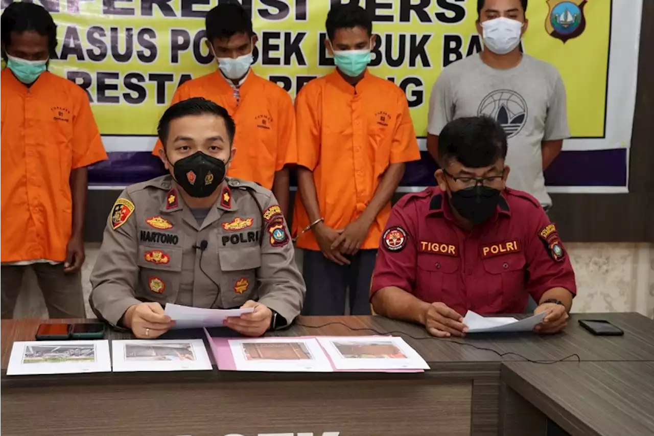 Polsek Lubuk Baja Tangkap 4 Pencuri yang Gasak Barang di Ruko