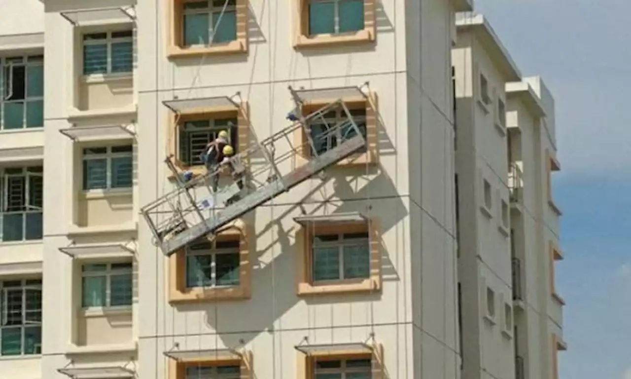 Painters saved by Punggol residents after gondola cable snaps while 16 floors high