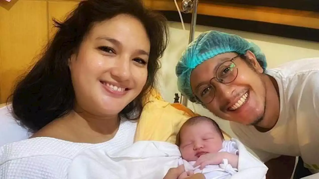 Nadine Chandrawinata dan Dimas Anggara Dikaruniai Anak Pertama