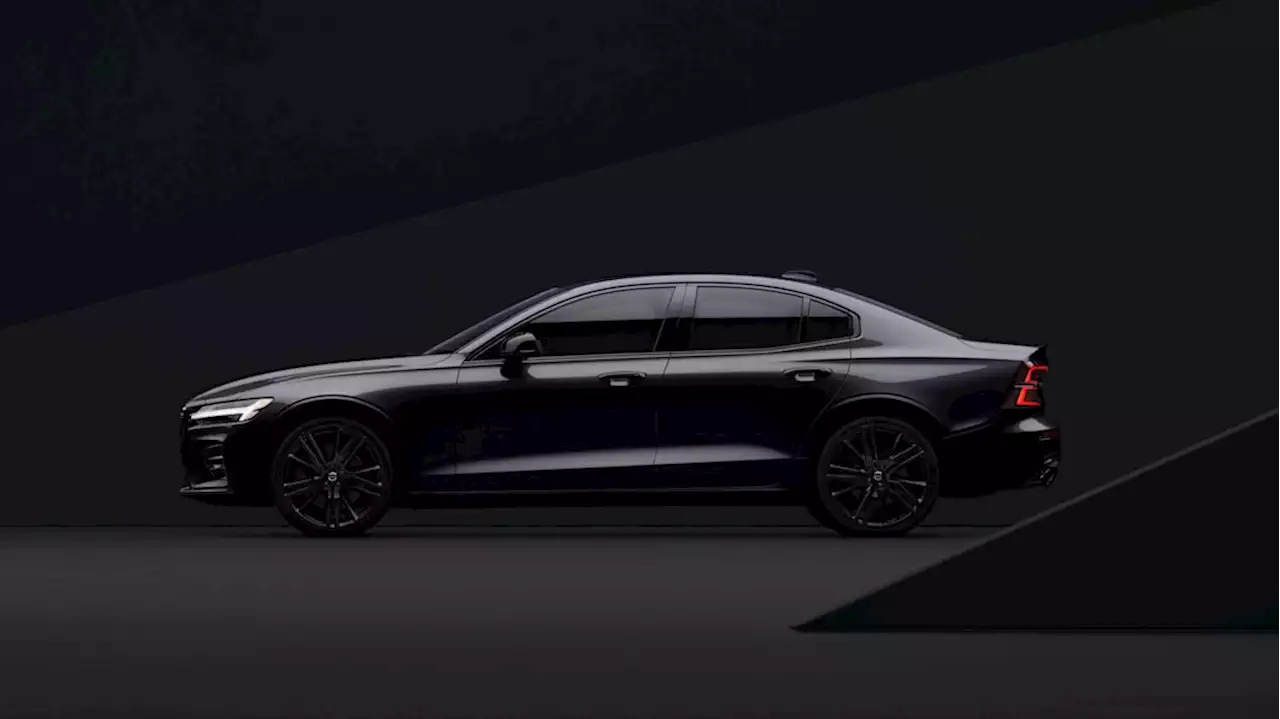 2022 Volvo S60 Black Edition darkens the sedan's trim