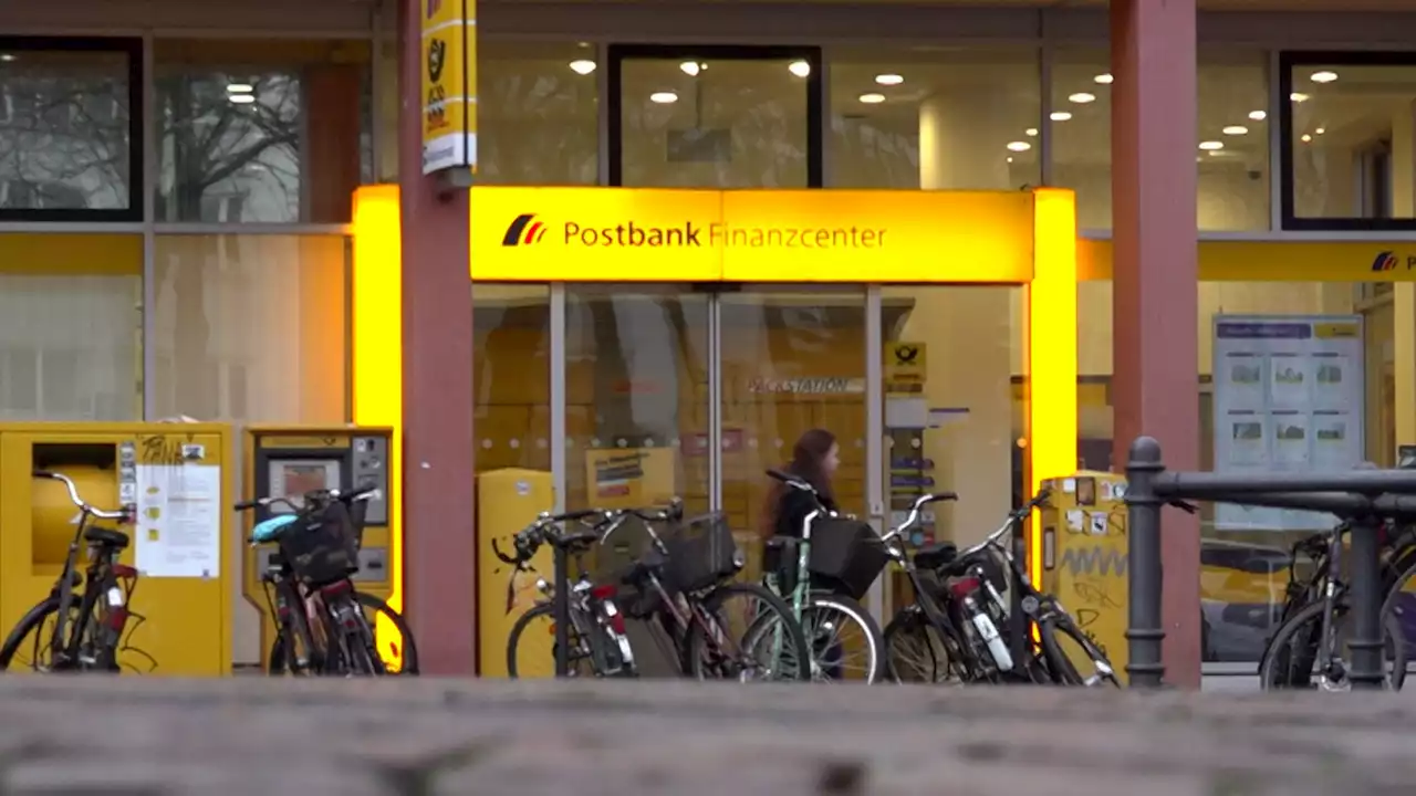 Breite Proteste gegen Postbank-Schließungen in Köln