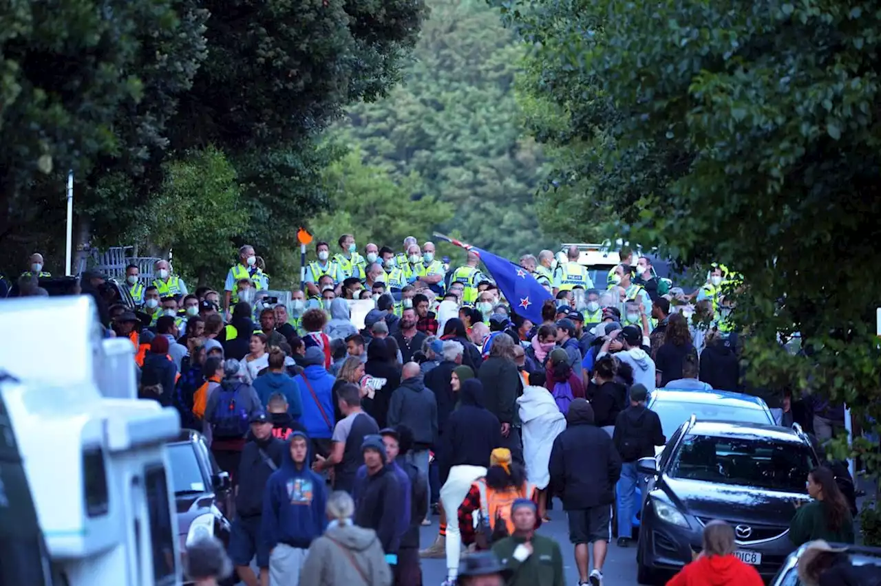 New Zealand Protest, an Echo of Canada's, Digs In and Turns Ugly