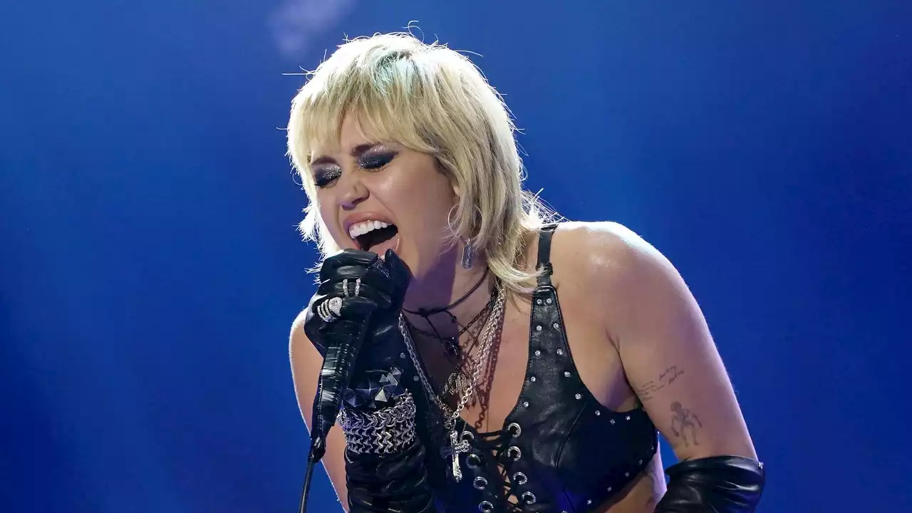 Miley Cryus Brings a Little Rock and Roll Glamour to the Beehive Hair Trend