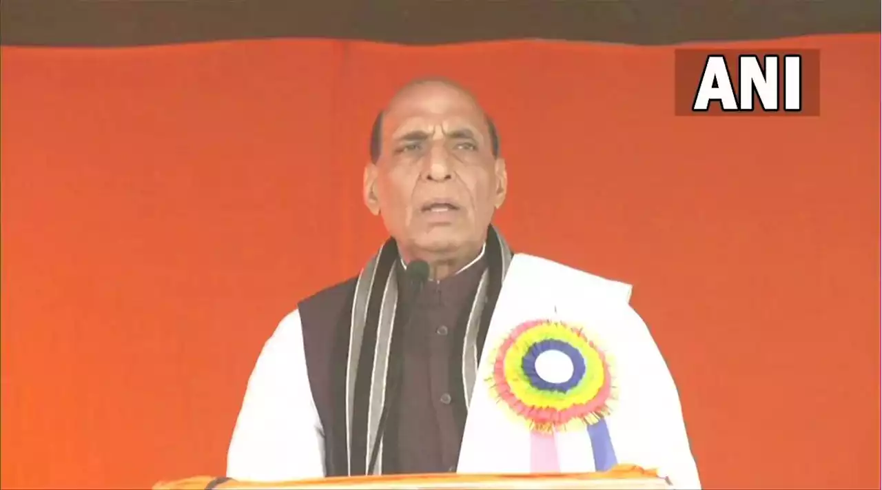 UP Election: राजनाथ ने पूछा- घर मिला, गैस मिली तो रैली में पहुंचा शराबी बार-बार बोला नहीं, रक्षा मंत्री मुस्कुराए और बोले- इसे चढ़ी हुई है