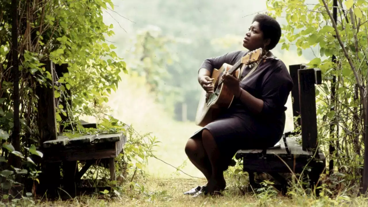 How Odetta Revolutionized Folk Music