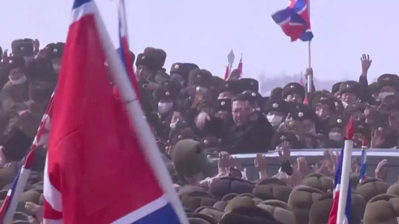 [한반도 포커스] 김정은 보려고 전력 질주…환호에 선루프로 인사