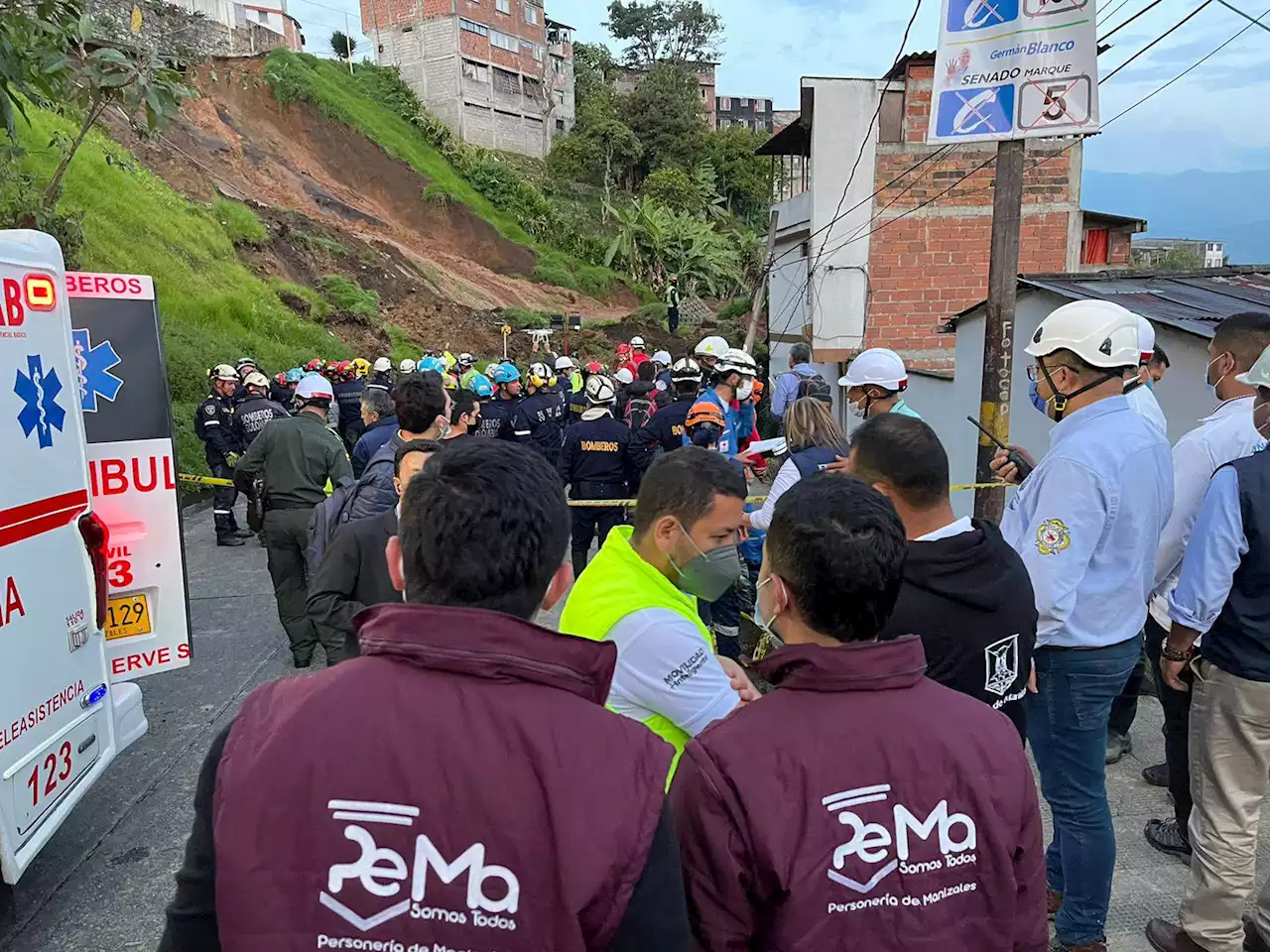 8 personas rescatadas y 5 desaparecidas deja deslizamiento en Manizales