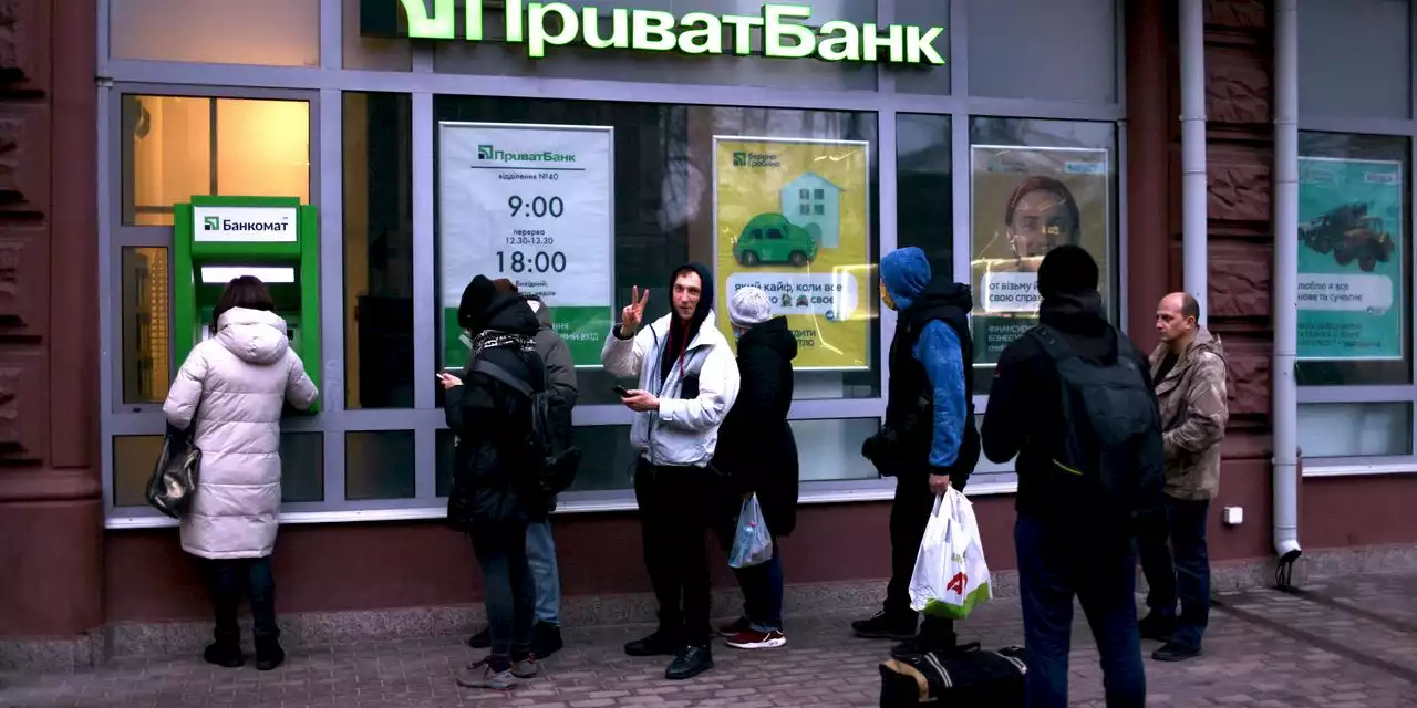 Ukraine Central Bank Halts Currency Market, Limits Cash Withdrawals