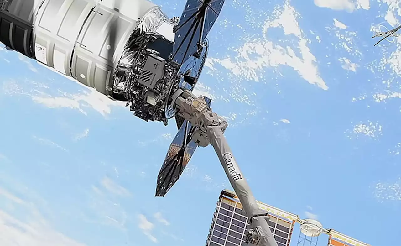 Watch a robotic arm on the ISS catch an incoming spacecraft | Digital Trends