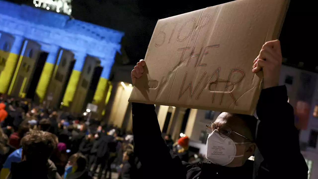 Proteste gegen Ukraine-Krieg und Putin in vielen Städten