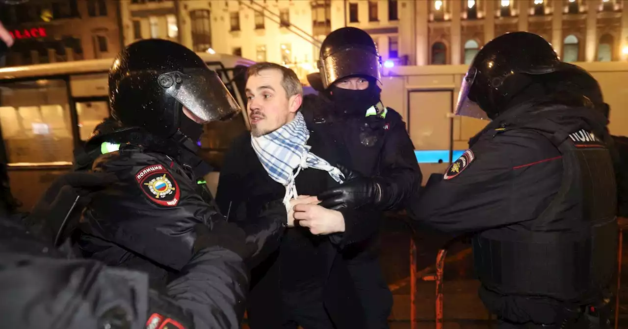 Hundreds More Arrested Across Russia on Day 2 of Anti-War Protests