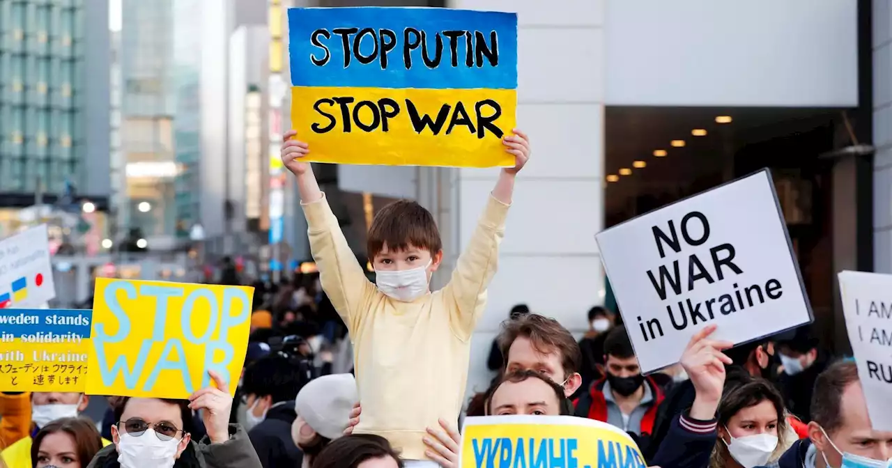 Photos: Protests around the world decry Russia's invasion of Ukraine