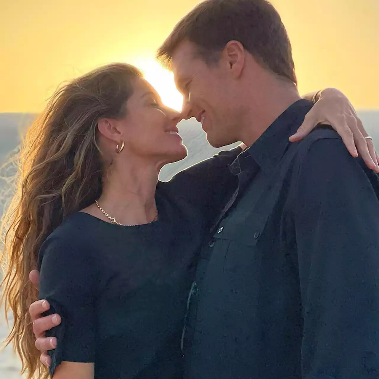 Why Gisele Bündchen and Tom Brady's Love Story Is a Team Effort - E! Online