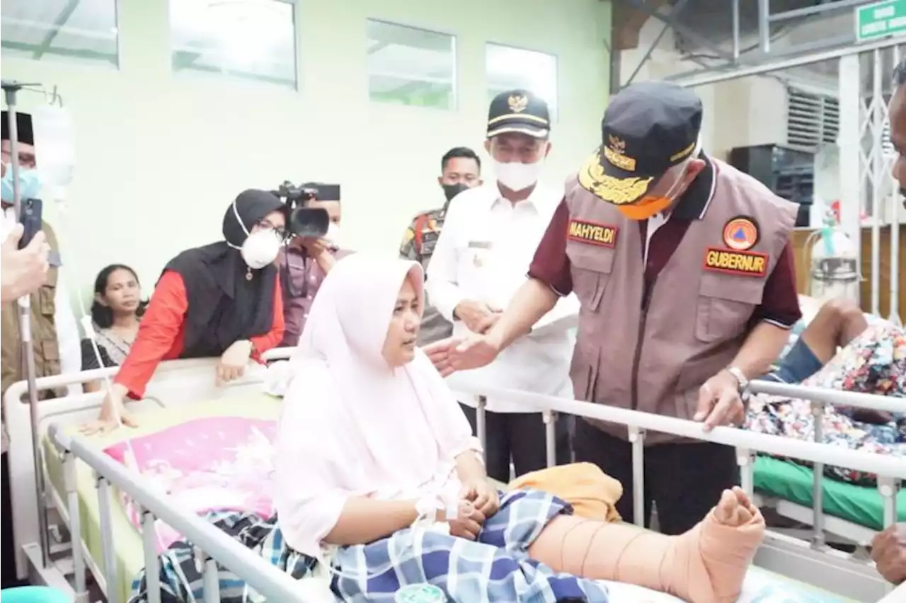 Gubernur Sumbar Buya Mahyeldi Tinjau Pengungsi Gempa Bumi |Republika Online