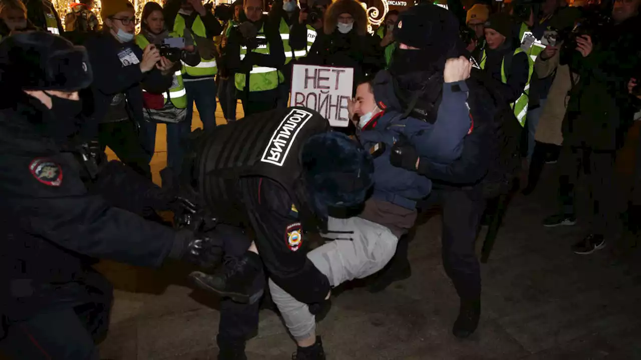 Hundreds of Anti-War Protesters Have Been Arrested Across Russia