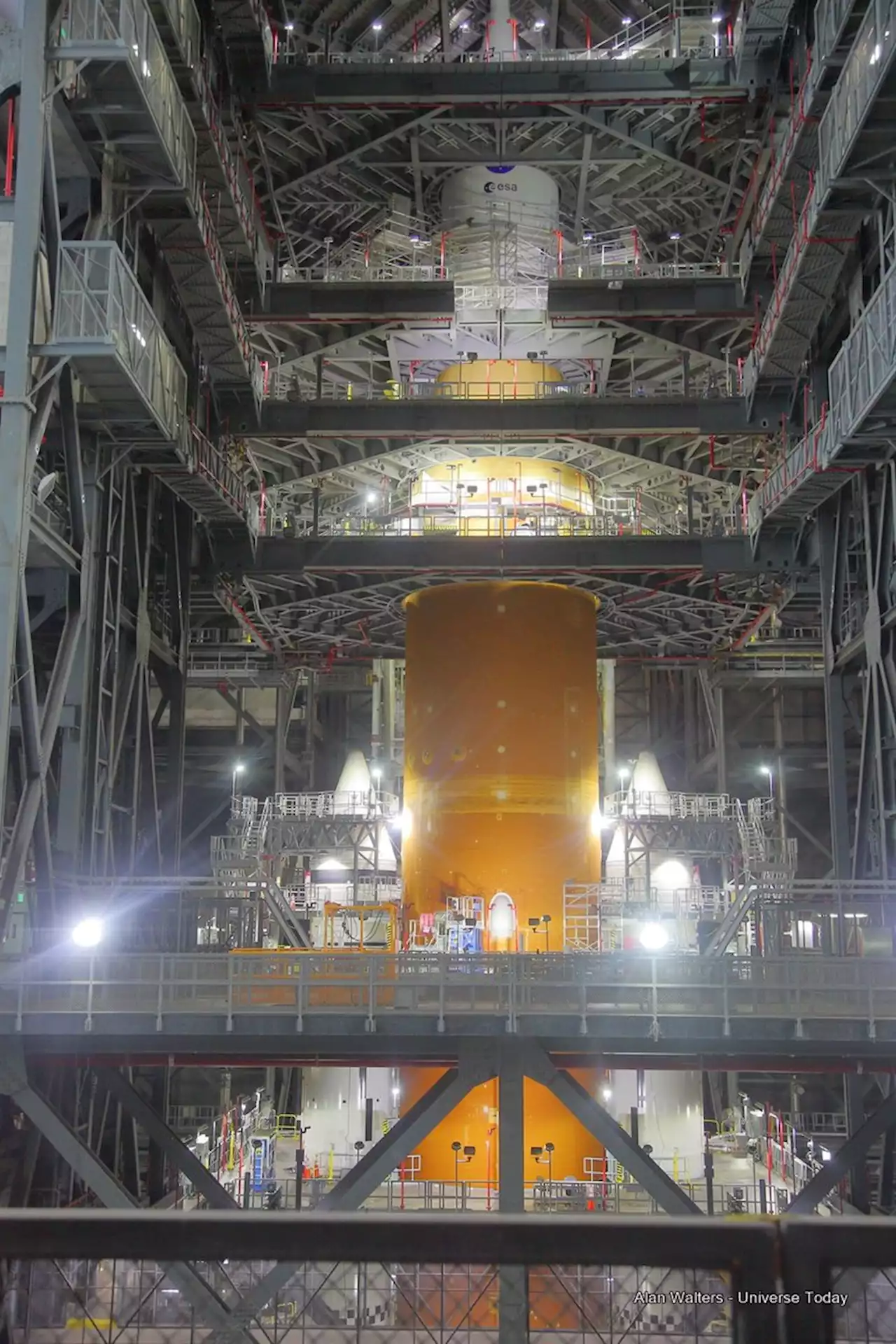 New Images of Artemis in the VAB; Rollout for SLS Launch Rehearsal Test Now Scheduled for March 17 - Universe Today