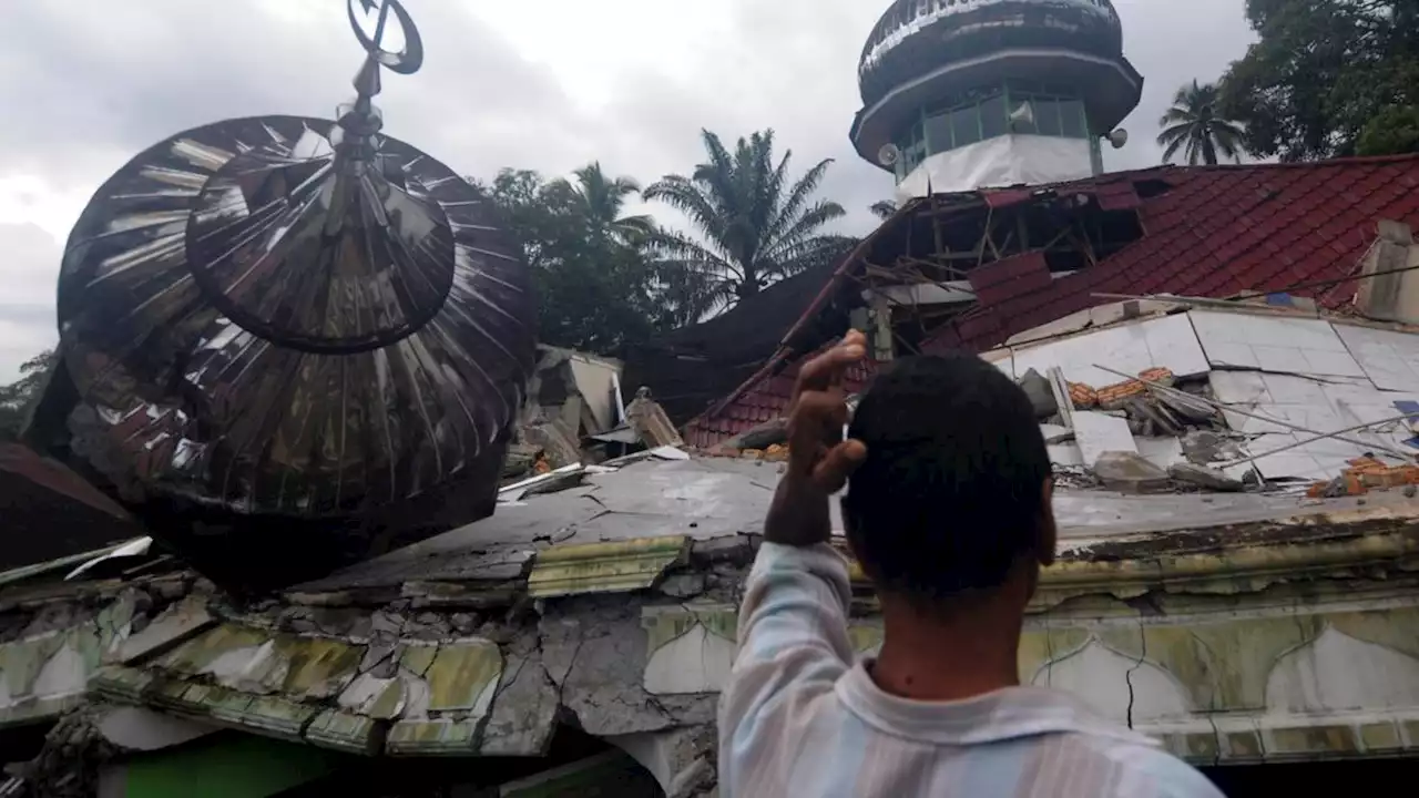 Death toll rises in aftermath of earthquake in one of Australia’s closest neighbours