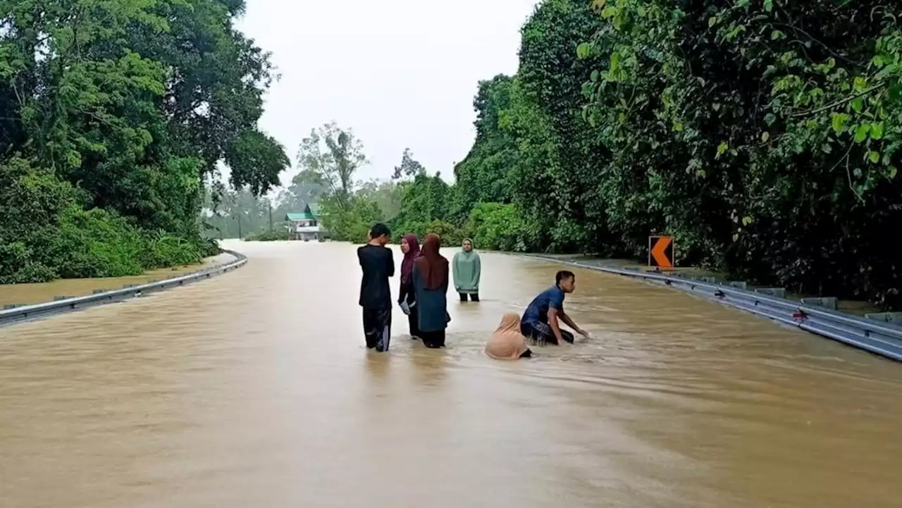 About 12,000 displaced by floods in Malaysia