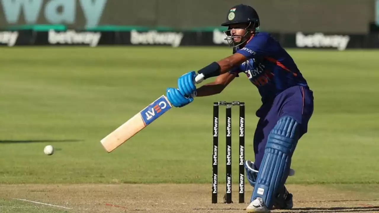 Red-hot Iyer secures India's T20 series sweep v Sri Lanka