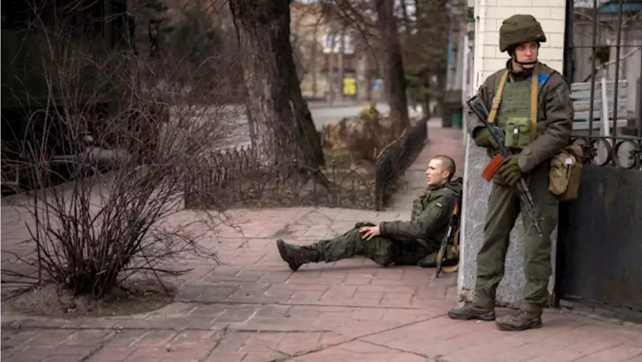 Ukrainians return from abroad to fight Russian invasion