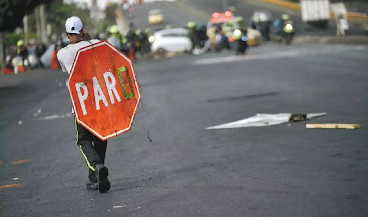 En video: la noche de terror en Siloé durante el Paro Nacional de 2021