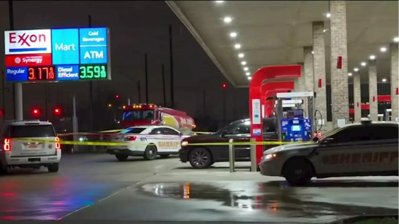 Man found dead with multiple gunshot wounds inside vehicle at NW Harris County gas station, HCSO says