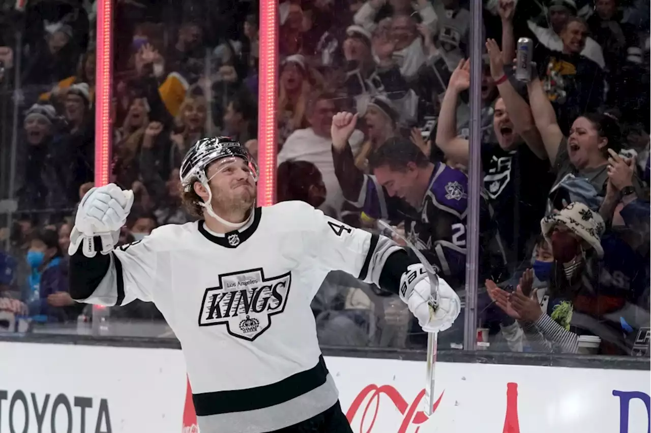 Kings score early, beat Islanders