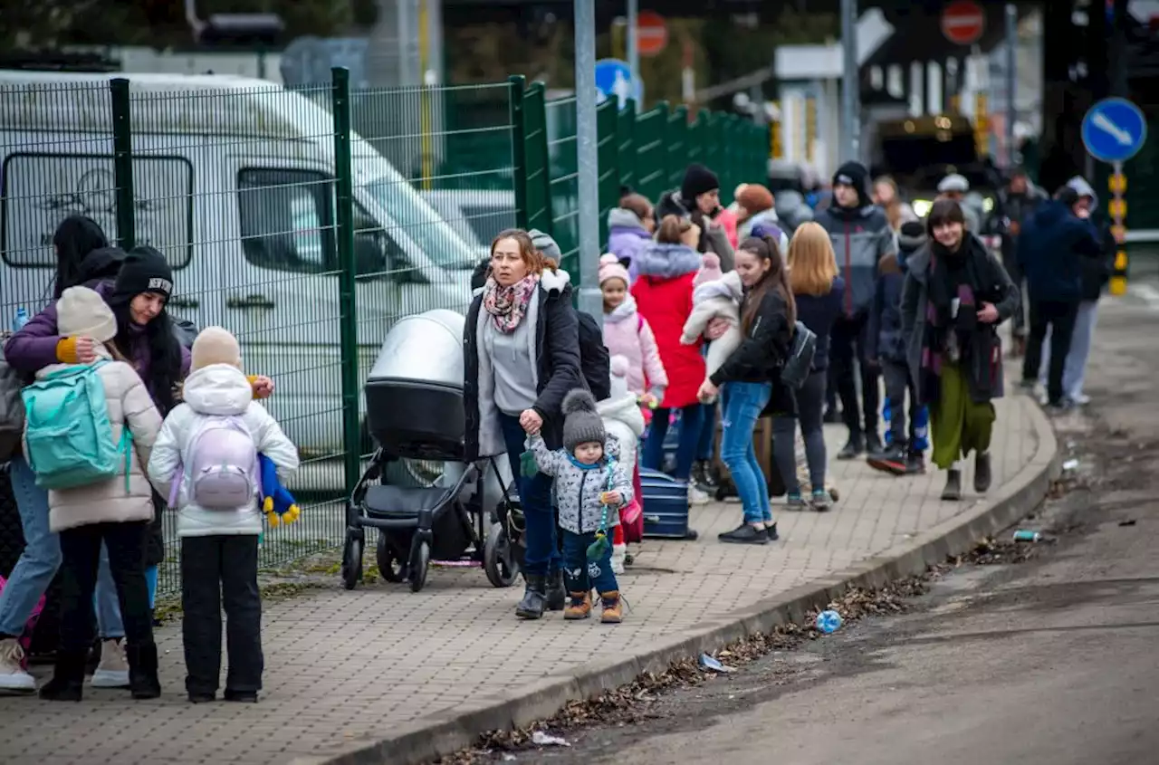 In Mideast, after decades of war, the mass flight from Ukraine resonates